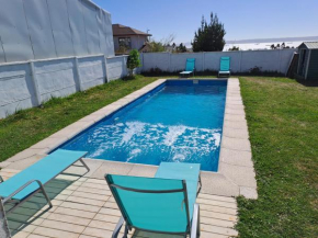 Casa en Tomé con piscina, vista al mar, equipada.